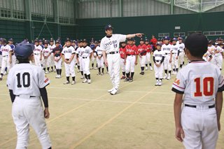 元プロ野球選手の村田兆治さんによる野球教室