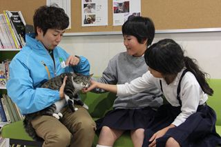 動物愛護について学ぶ尾の小学校の児童2