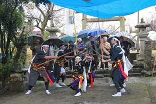 隼人町の小浜地区に長年受け継がれてきた伝統芸能「棒踊り」2