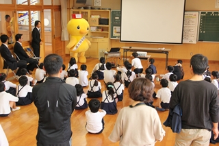 日当山小学校の3年生による成果発表3