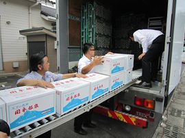 台風12号・11号災害救援物資関平鉱泉水出発式2