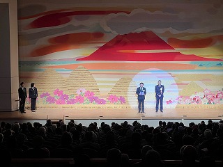 市長があいさつする様子