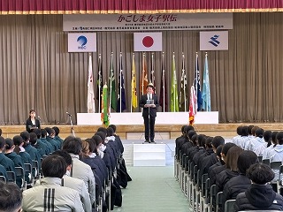 市長があいさつする様子