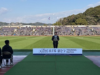 市長があいさつする様子