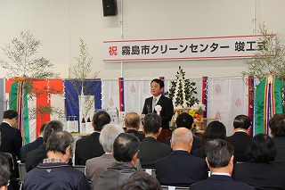 市長が挨拶する様子