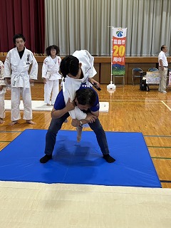 柔道をする様子