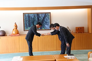 ドコモ寄附金贈呈写真