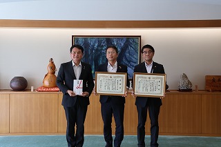 ドコモ寄附金贈呈写真