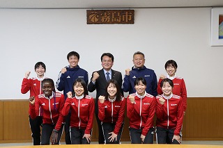 京セラ女子陸上競技部との集合写真