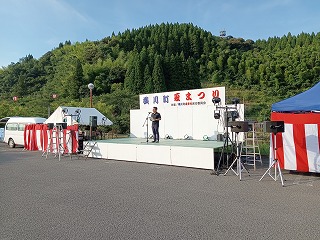 市長が挨拶する様子