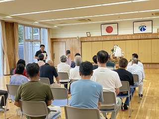 市長が挨拶する様子