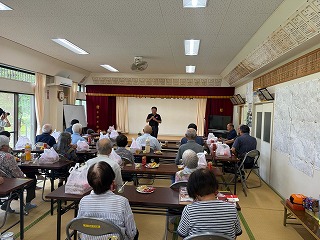 平山地区で市長が祝辞を述べる様子