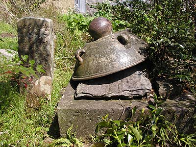 花林長春大姉の墓(オイツサマの墓)写真