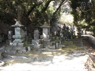 華林寺墓地写真