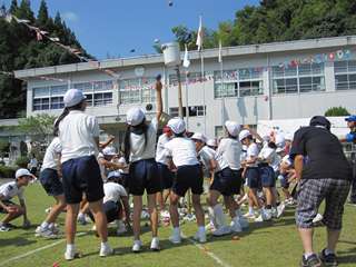 持松小学校と校区公民館が合同で開催する持松大運動会