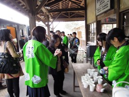 嘉例川駅でのおもてなし