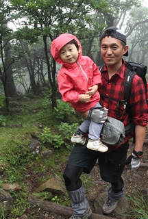 1年半ぶりの霧島登山を楽しむ人々2