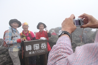 1年半ぶりの霧島登山を楽しむ人々4