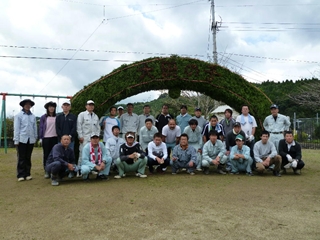 大田小学校緑門づくり3