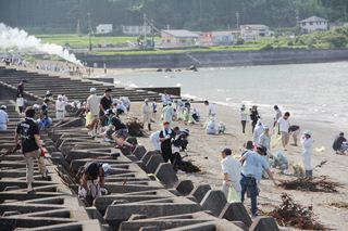 小浜海岸の錦江湾クリーンアップ作戦2