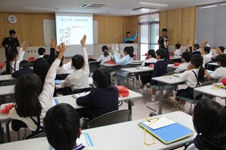 動物愛護について学ぶ尾の小学校の児童3