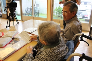 今村文雄さんと母ケサノさん1