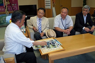 国土交通大臣表彰を受賞した大隅横川駅保存活用実行委員会のみなさん2