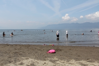 小浜海岸で海開き式3