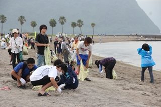 国分キャンプ海水浴場錦江湾クリーンアップ作戦1