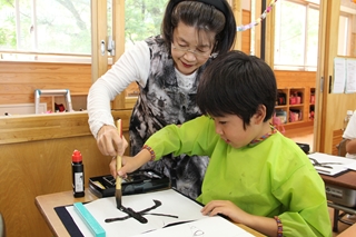 学校応援団による書道ボランティア