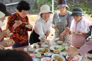 南園自治会によるタマネギの収穫3