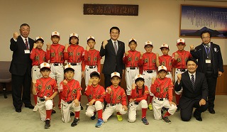 陵南ソフトボールスポーツ少年団表敬訪問