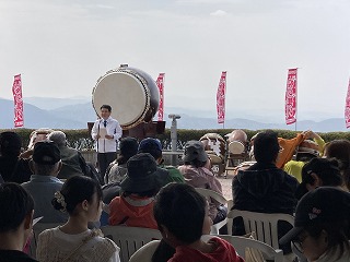 市長があいさつする様子