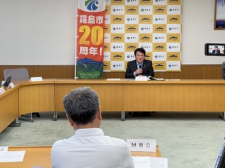 記者会見写真