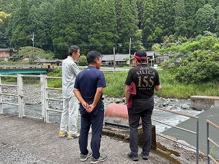 新燃岳噴火の現地調査の様子