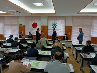 委嘱状を交付する様子