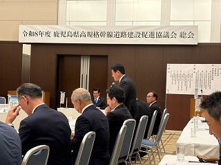 市長が監査報告する様子