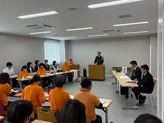 市長があいさつする様子