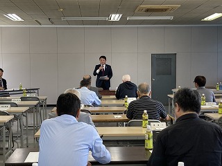 市長があいさつする様子