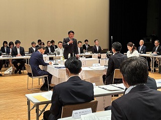 市長があいさつする様子
