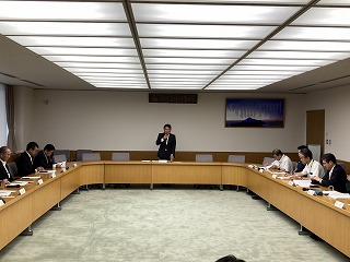 市長があいさつする様子