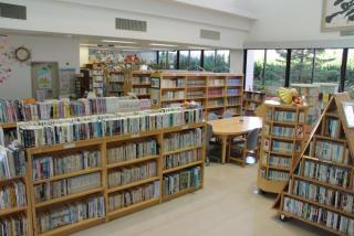 鹿児島県霧島市 溝辺図書室 みそめ館内